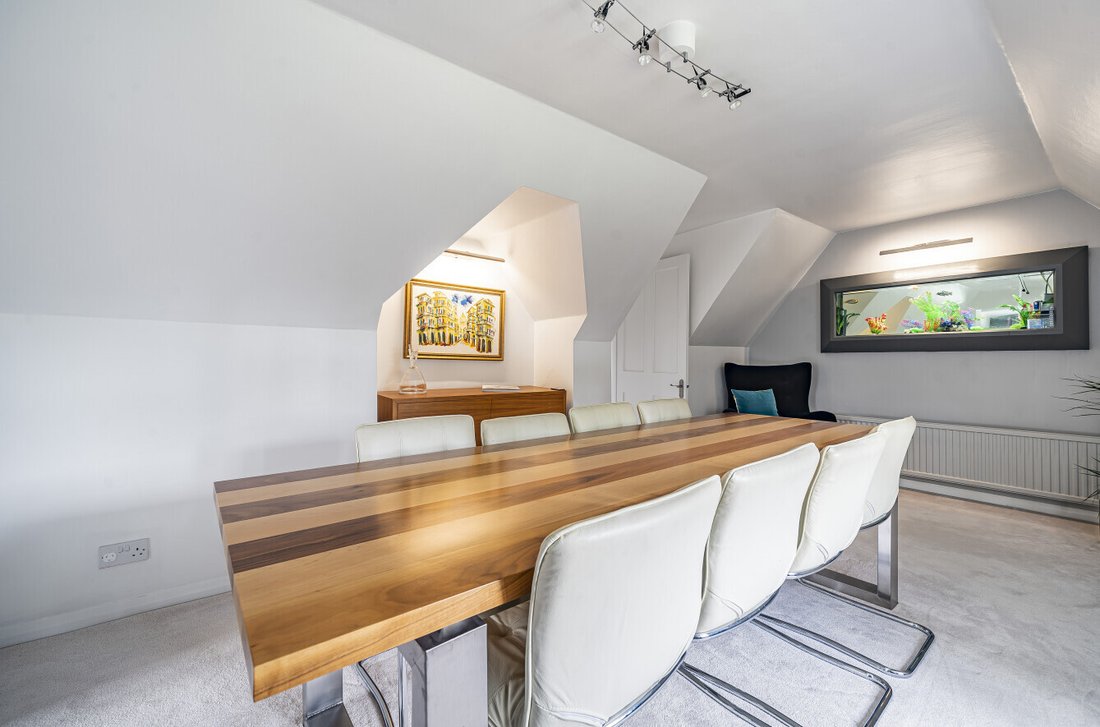 Apartment in Lower Bourne, England 4 - 18012718