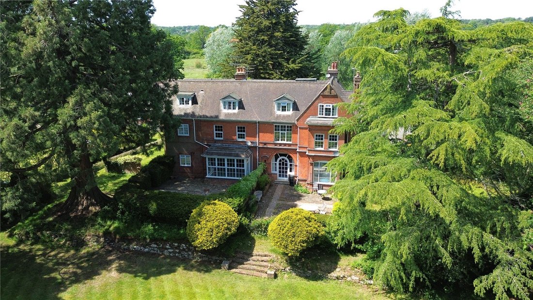 Apartment in Lower Bourne, England 1 - 18012718