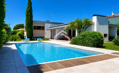 House in Loustalot, Gradignan, France 1
