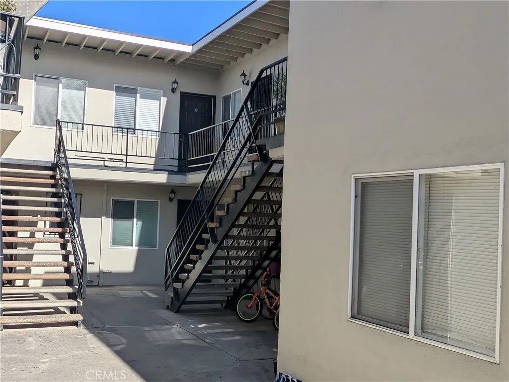 Santa Ana, California, United States 4 - 17144355
