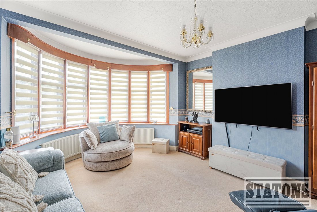 House in Oakwood, Enfield, England 3 - 18013085