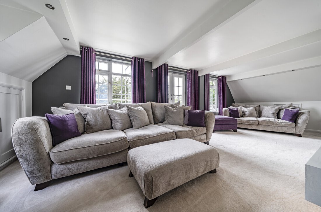 Apartment in Lower Bourne, England 2 - 18012718