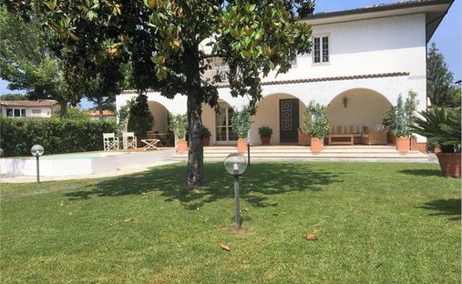 Villa in Center, Forte dei Marmi, Tuscany 1
