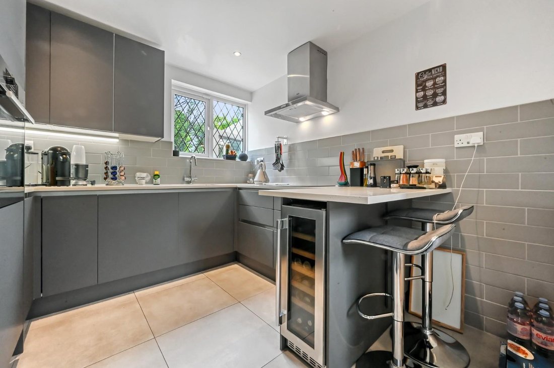 House in East Acton, Ealing, England 4 - 18012699