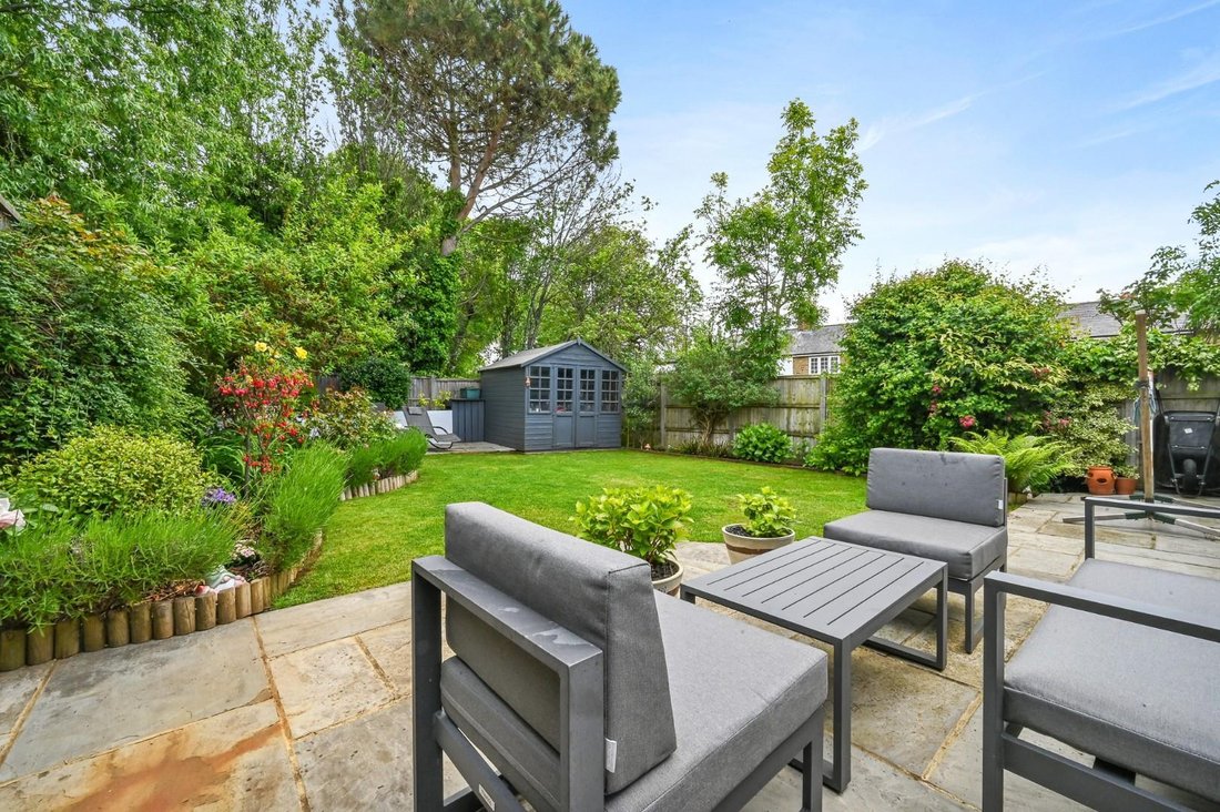 House in East Acton, Ealing, England 3 - 18012699