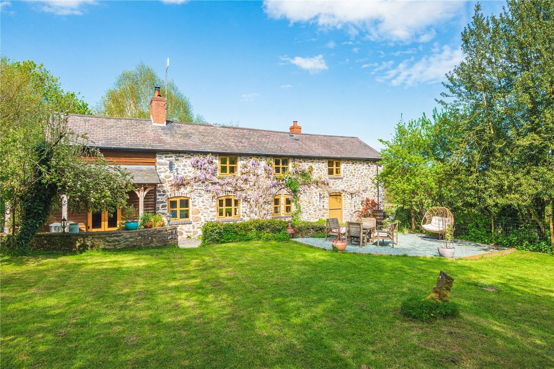 House in Llanfair Caereinion, Wales 2 - 18012965