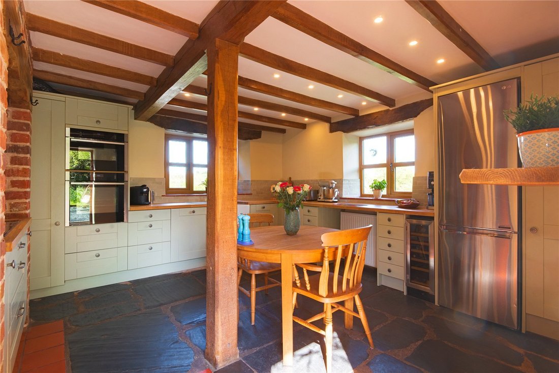 House in Llanfair Caereinion, Wales 3 - 18012965