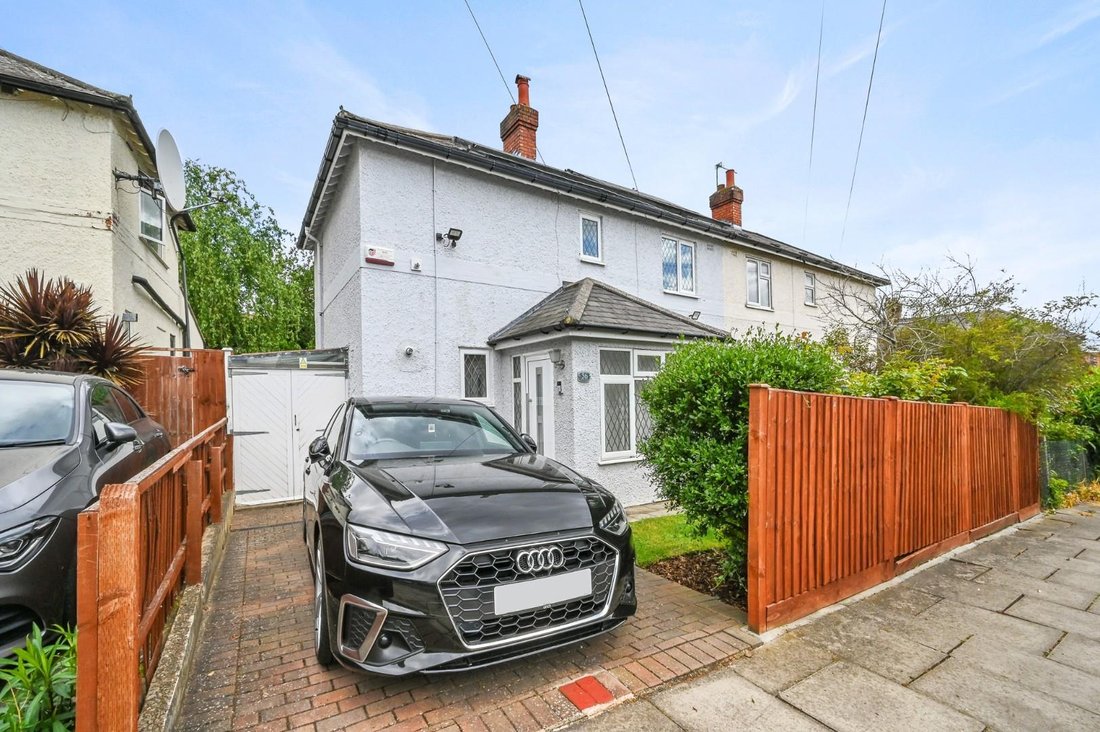 House in East Acton, Ealing, England 2 - 18012699