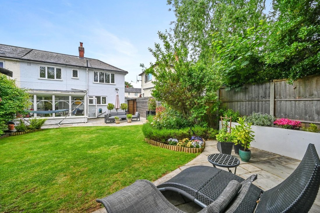 House in East Acton, Ealing, England 1 - 18012699