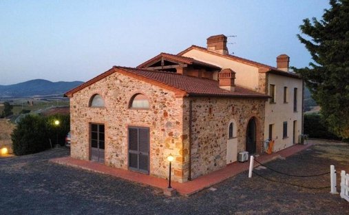 Casa di campagna a Santa Luce, Toscana, Italia 1