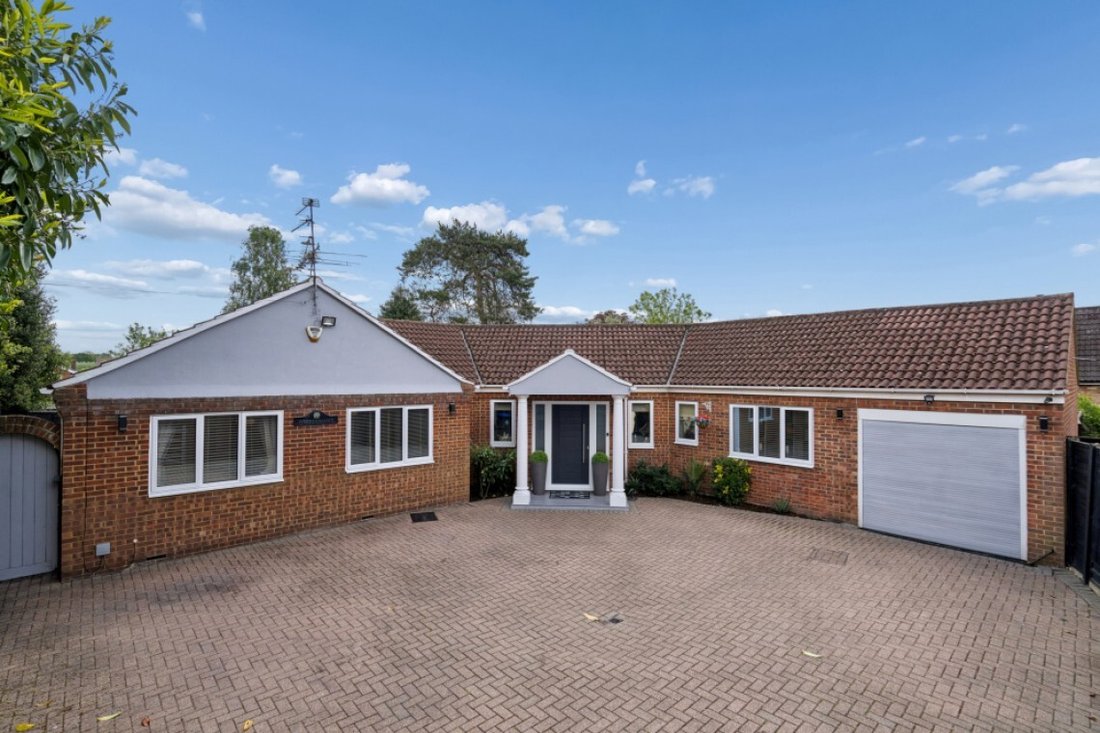 Bungalow in Wexham, England 1 - 18012670