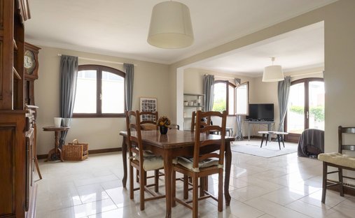 House in Daix, Bourgogne – Franche-Comté, France 1