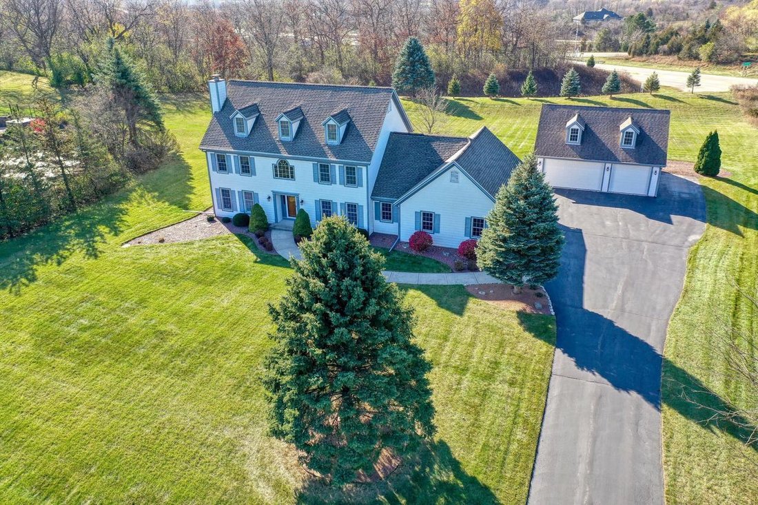House in Pewaukee, Wisconsin, United States 1 - 18013092