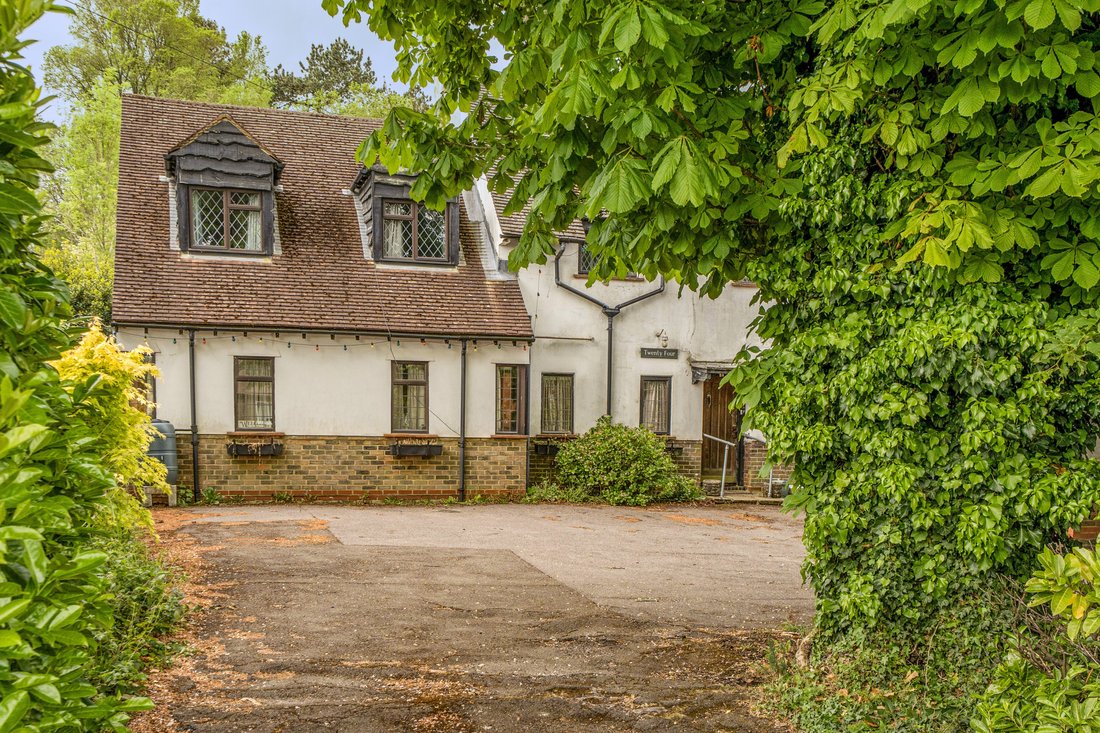House in Warlingham, England 1 - 18013072