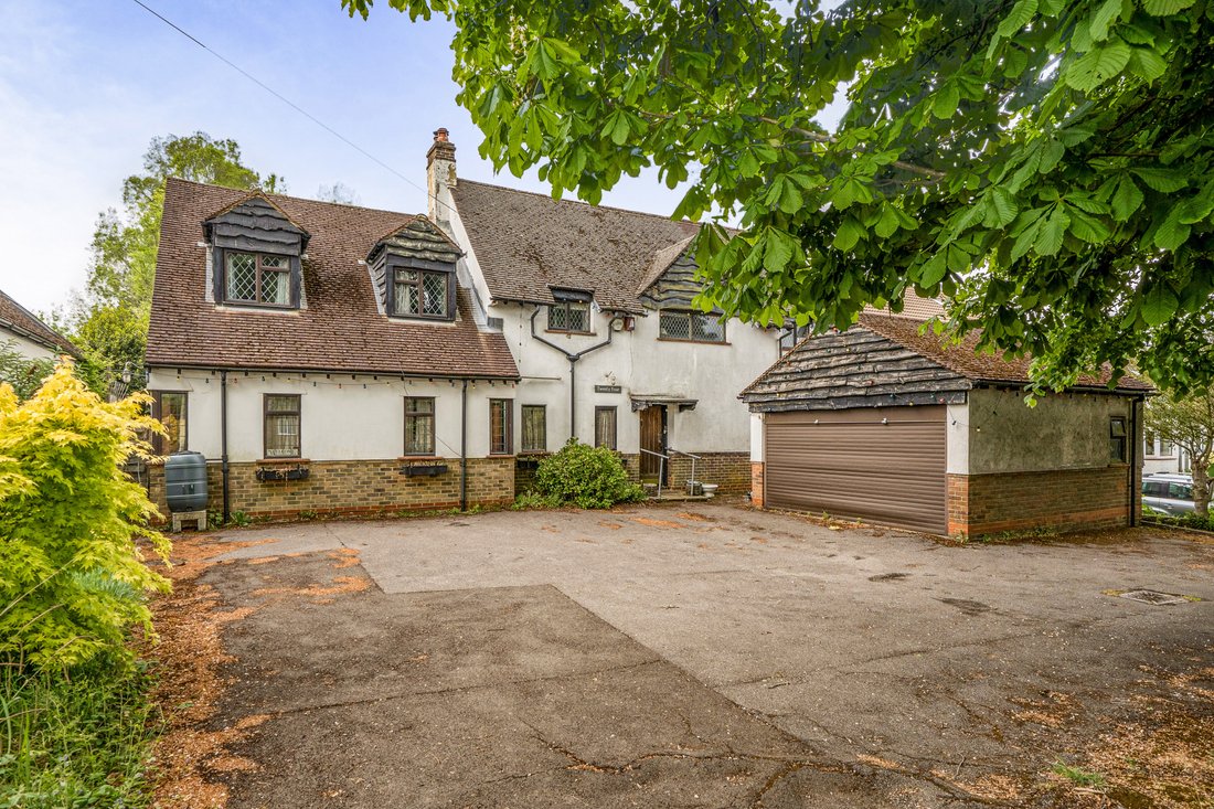 House in Warlingham, England 2 - 18013072