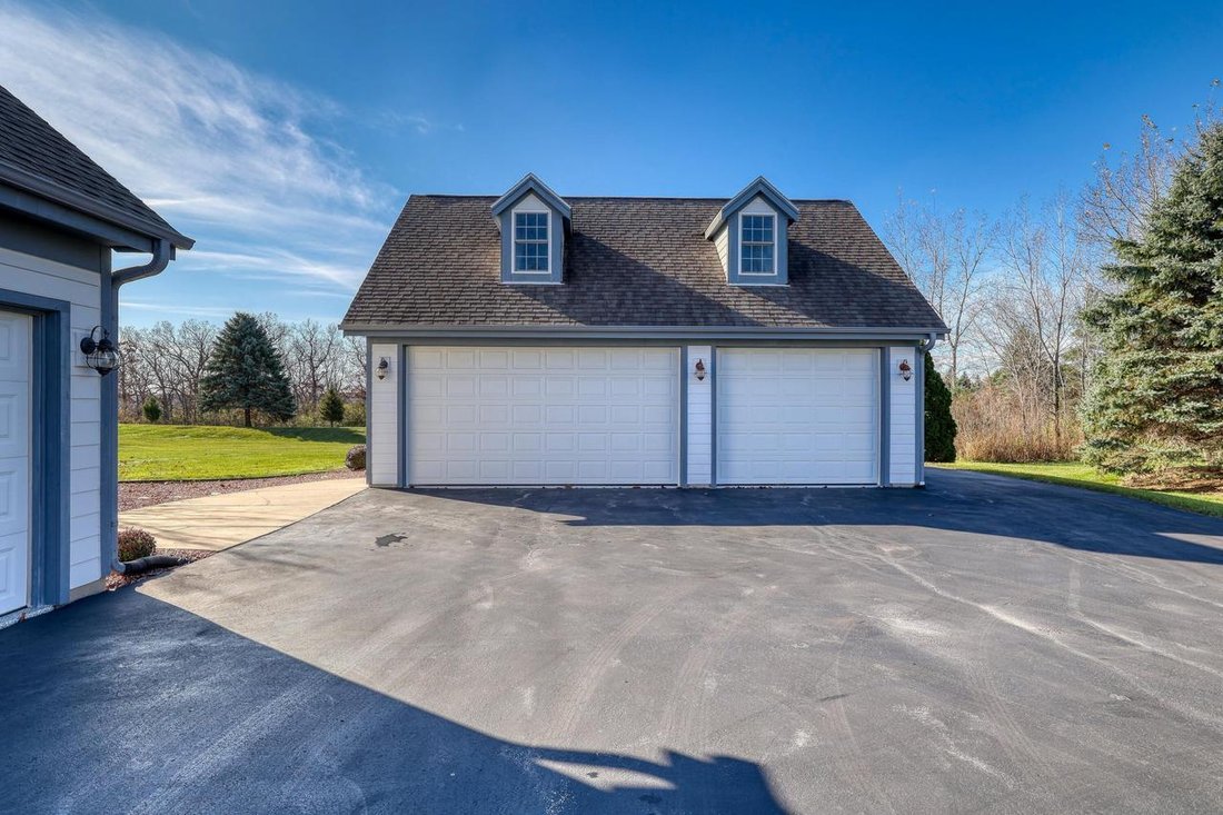 House in Pewaukee, Wisconsin, United States 4 - 18013092