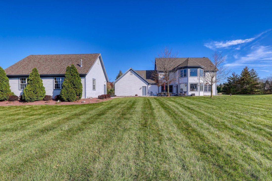 House in Pewaukee, Wisconsin, United States 3 - 18013092