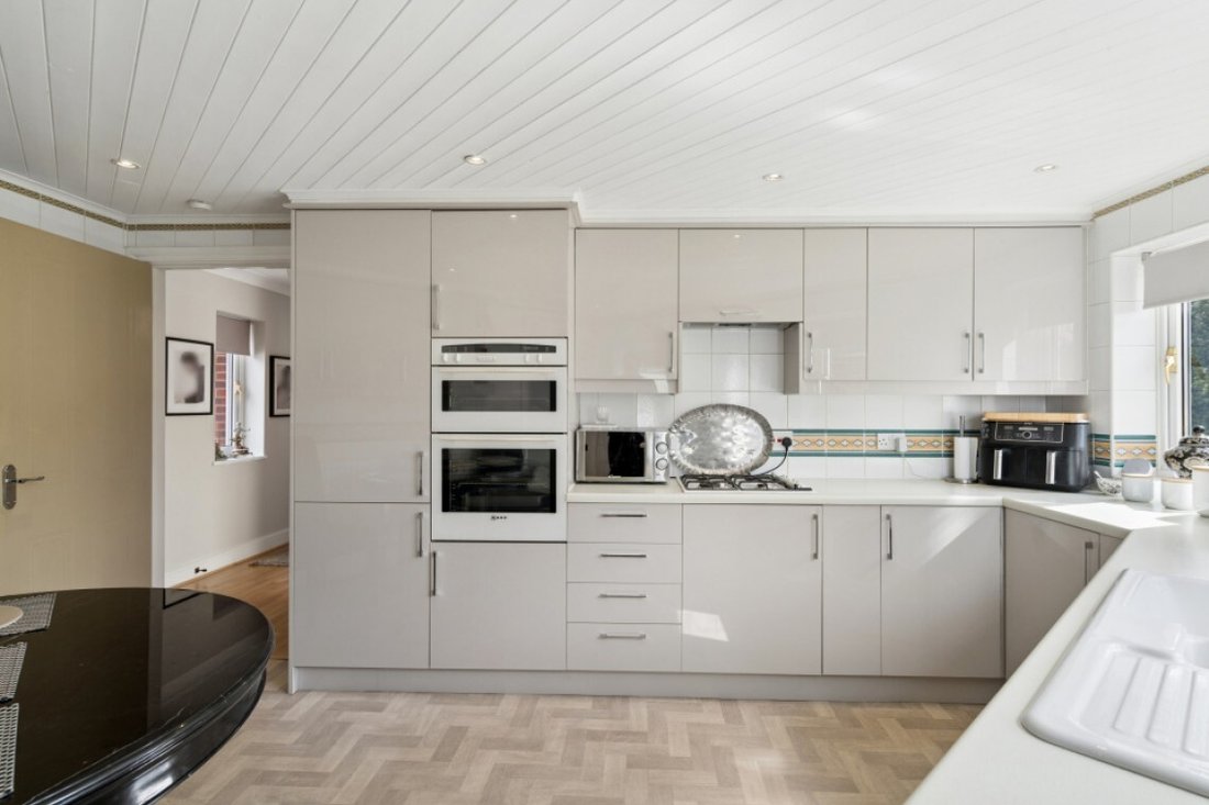 Bungalow in Wexham, England 5 - 18012670