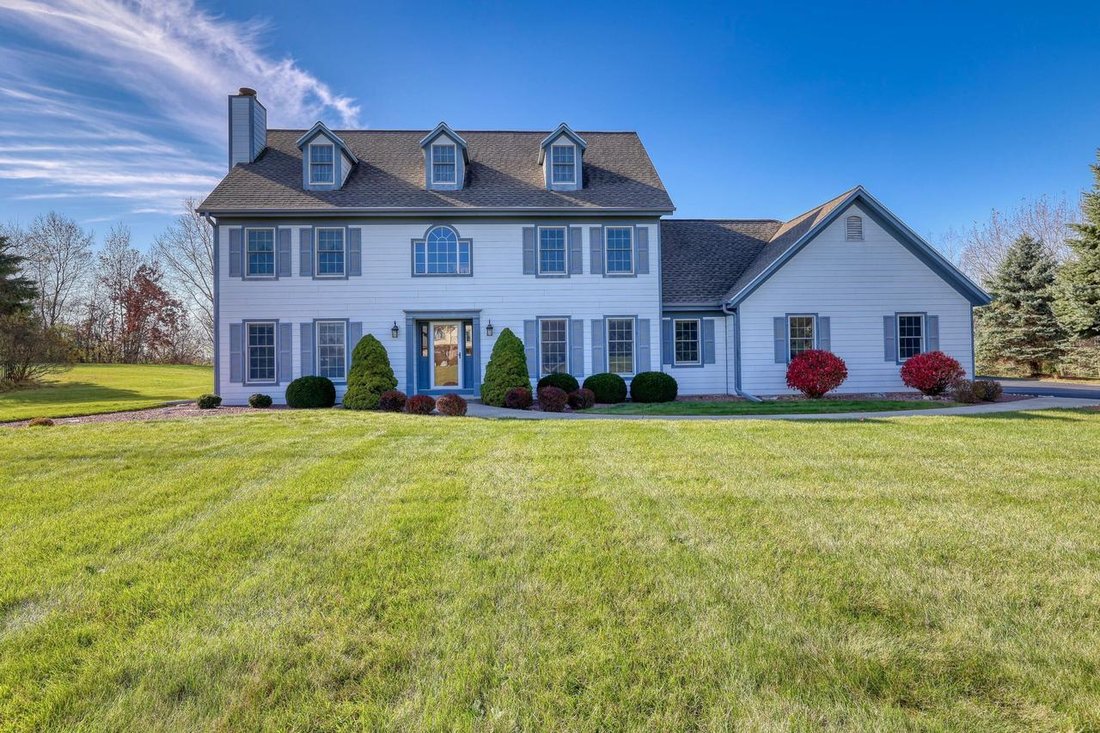 House in Pewaukee, Wisconsin, United States 2 - 18013092