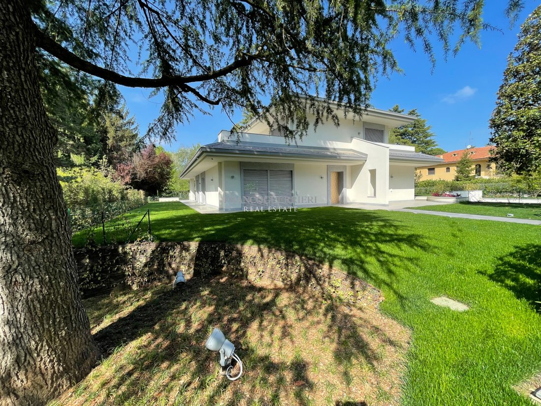Villa in Casatenovo, Lombardy, Italy 2 - 18012933