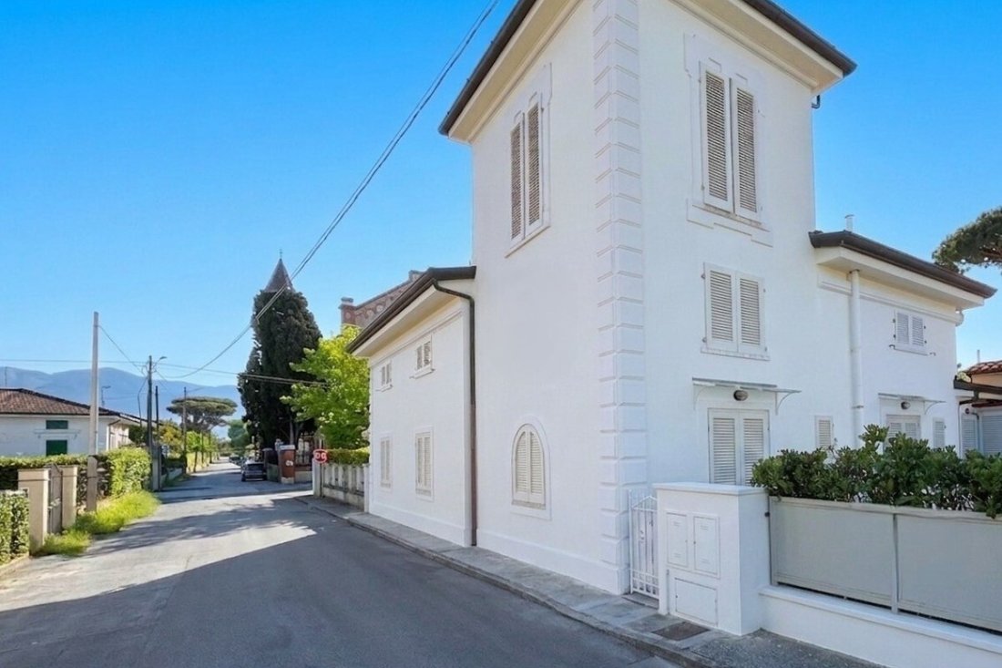 Villa in Pietrasanta, Tuscany, Italy 2 - 15829651