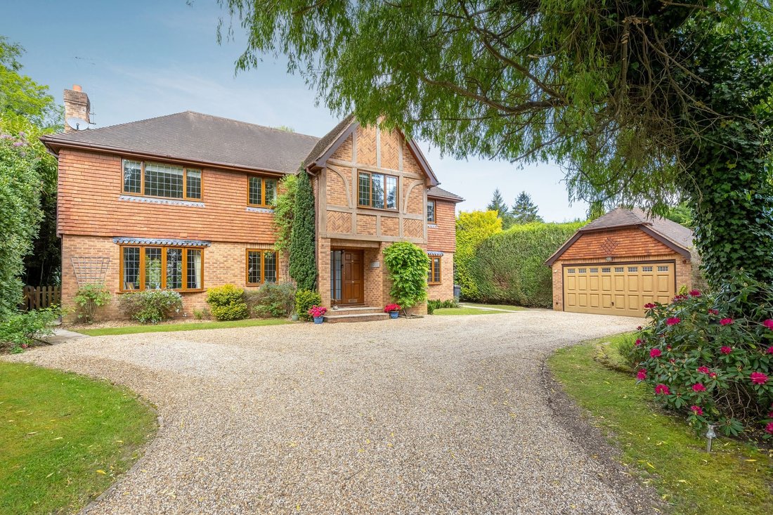 House in Sunninghill, England 1 - 18012691
