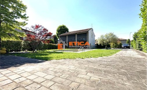 Villa in Rivolta d'Adda, Lombardei, Italien 1
