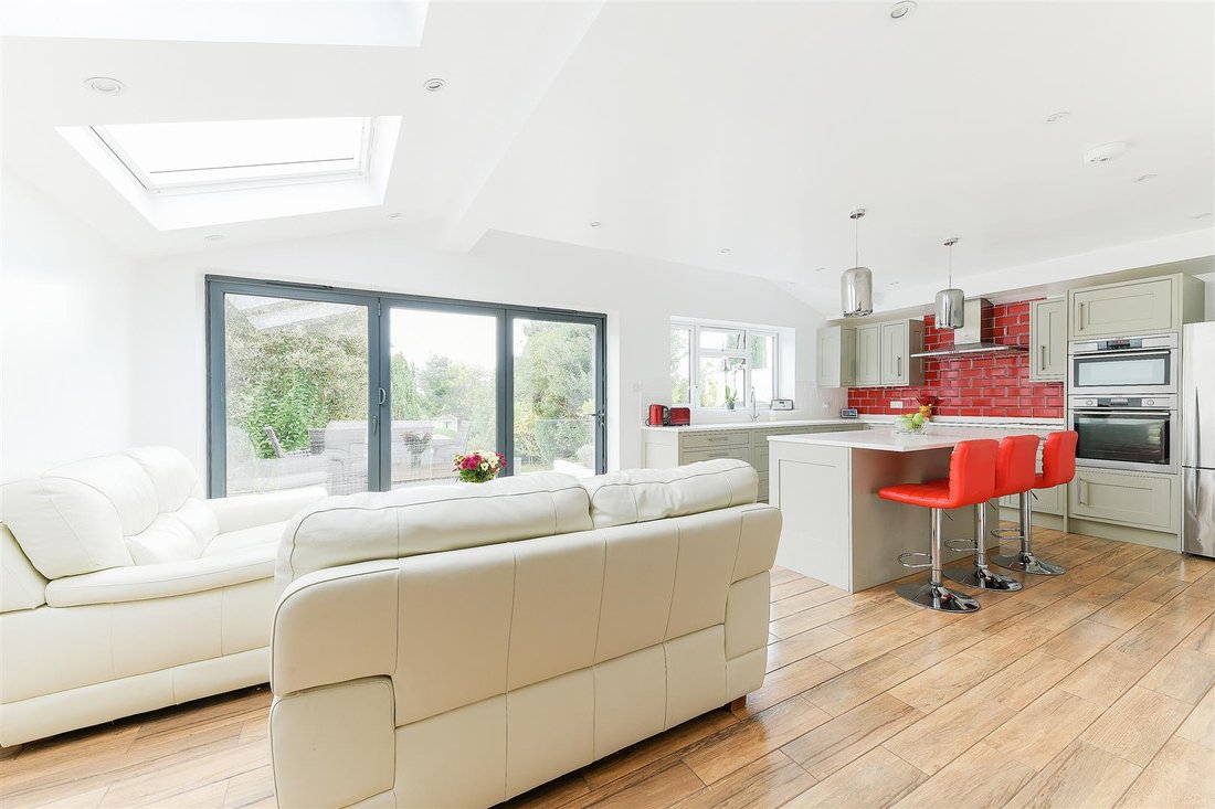 House in Nork, Reigate and Banstead, England 5 - 18012682