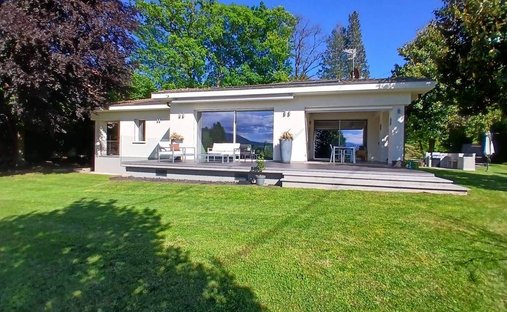 Villa in Center, Varese, Lombardy 1