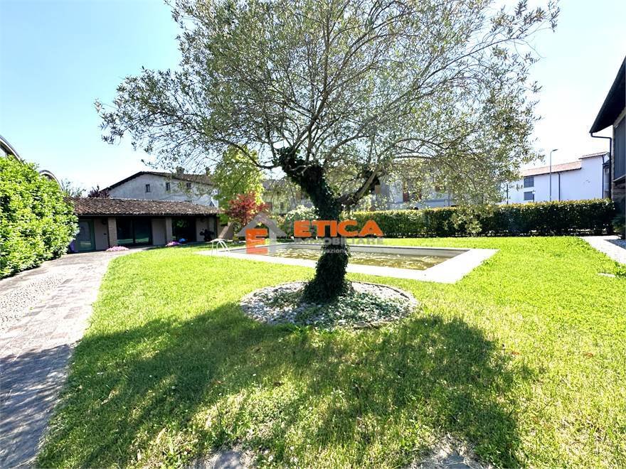 Villa in Center, Treviglio, Lombardy 1 - 18012732