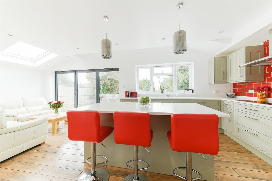 House in Nork, Reigate and Banstead, England 3 - 18012682