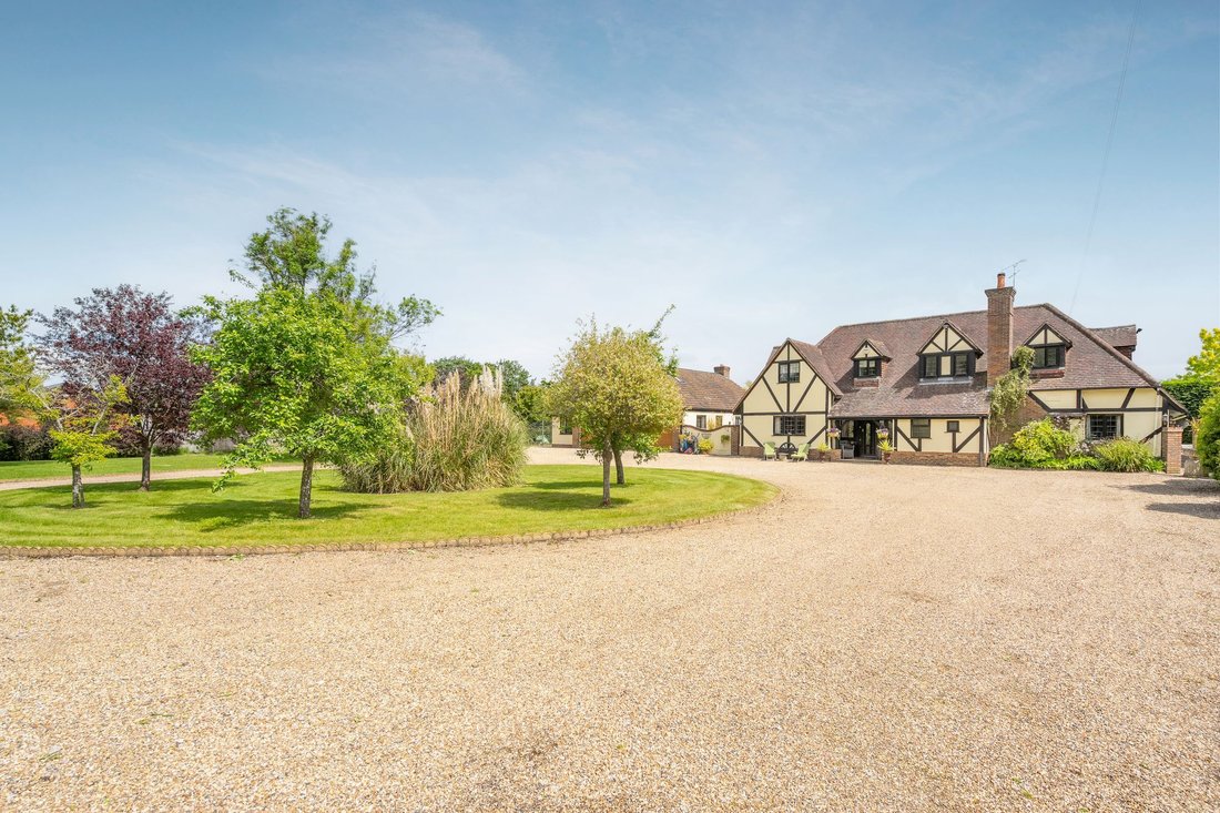 House in Winkfield, England 1 - 18012715