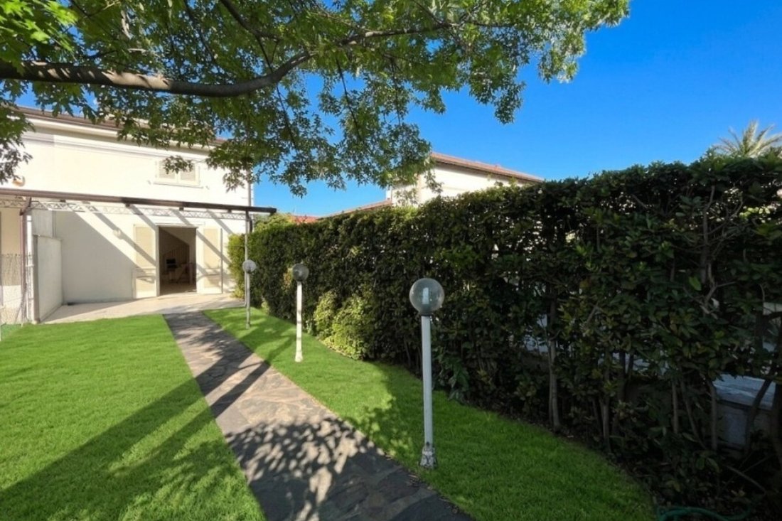 Villa in Pietrasanta, Tuscany, Italy 3 - 15829651