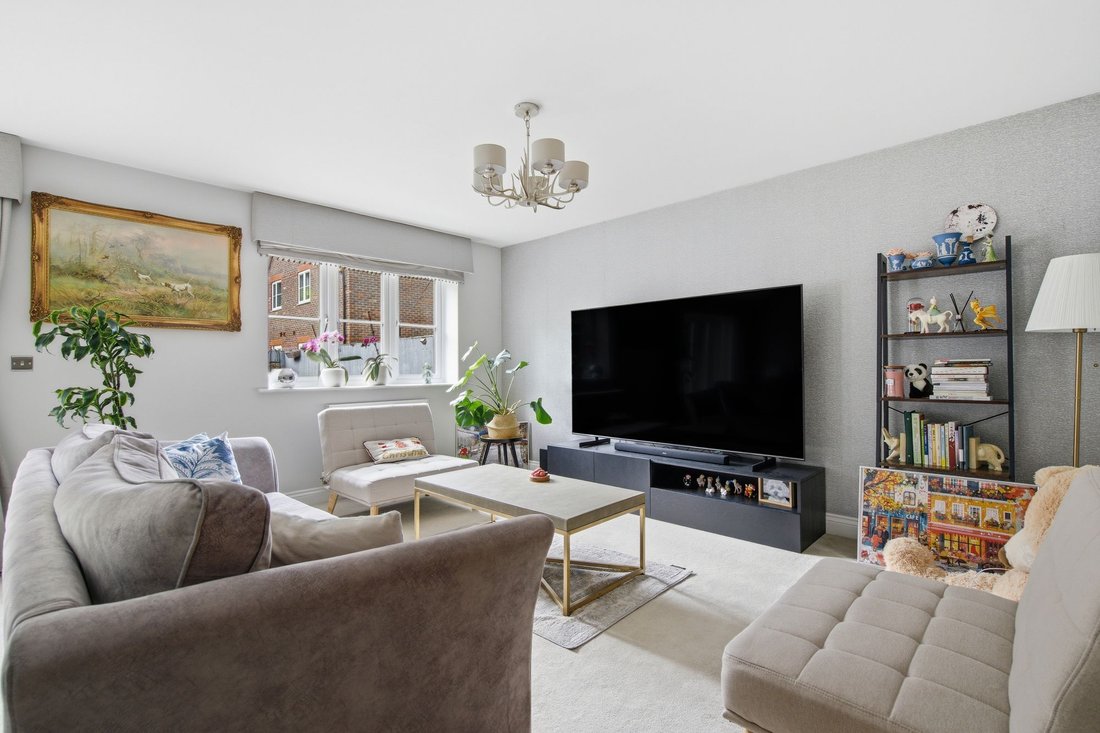 House in Ascot, England 2 - 18012736