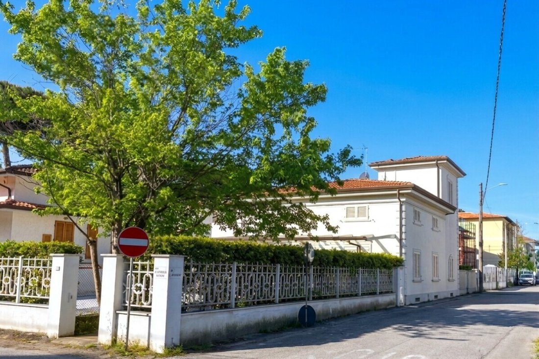 Villa in Pietrasanta, Tuscany, Italy 1 - 15829651