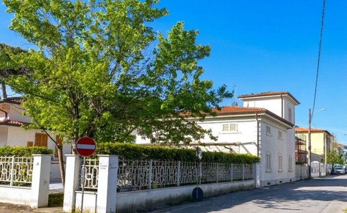 Villa in Pietrasanta, Tuscany, Italy 1