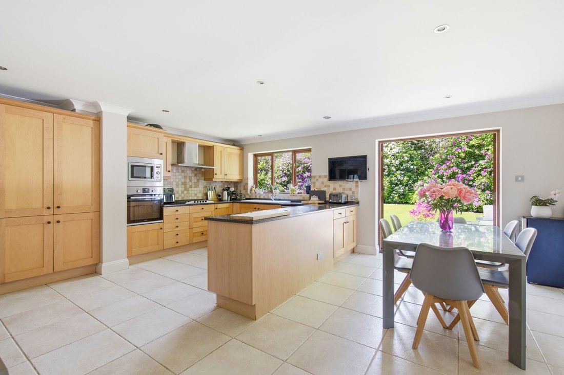 House in Sunninghill, England 5 - 18012691