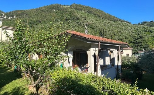 Villa in Pietrasanta, Tuscany, Italy 1
