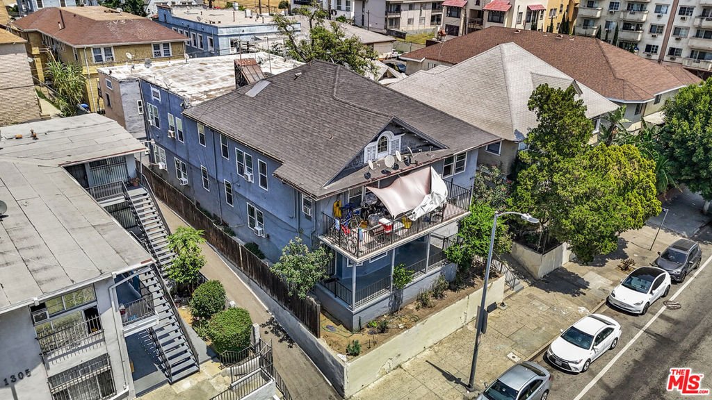 Los Angeles, California, United States 2 - 18012982