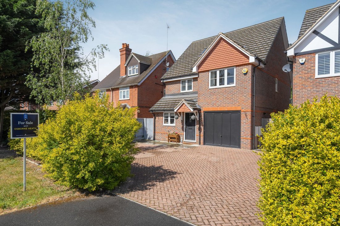 House in Ascot, England 1 - 18012736