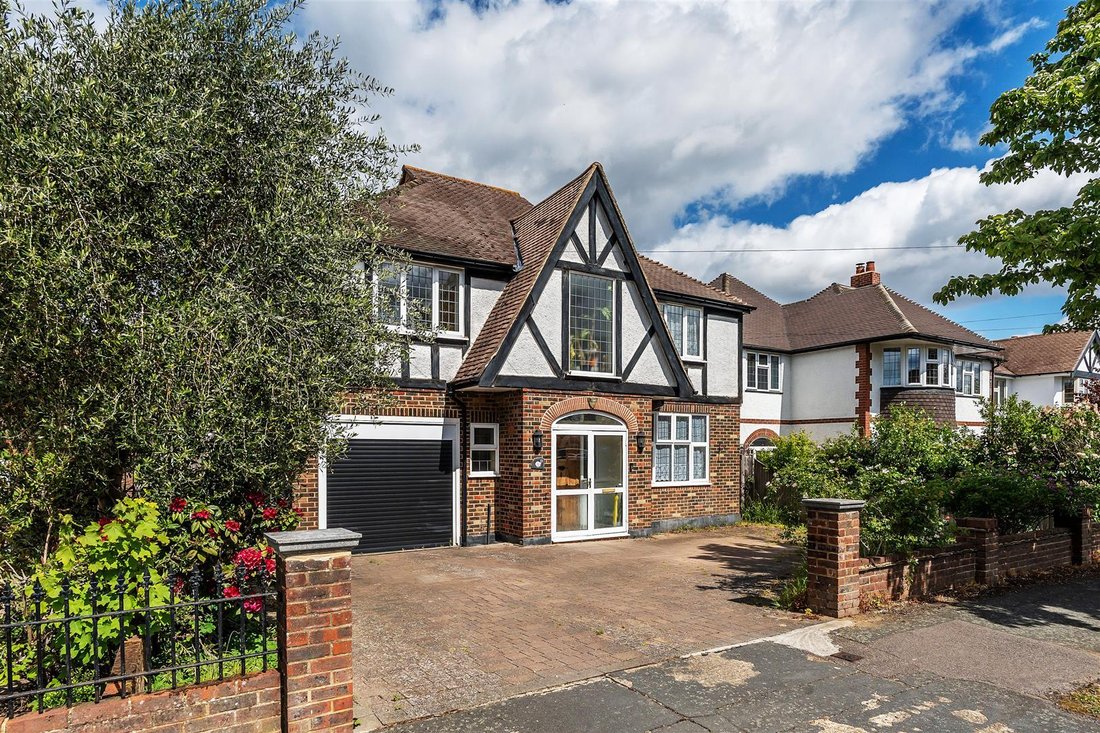 House in Epsom and Ewell, England 1 - 18012740