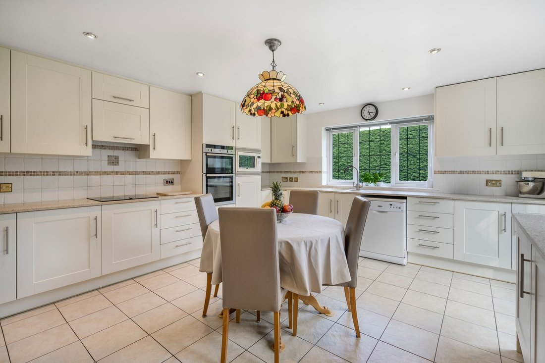 House in Winkfield, England 3 - 18012715