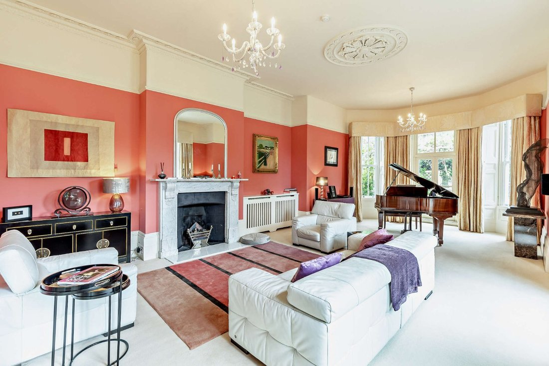 House in Crondall, England 2 - 18013419