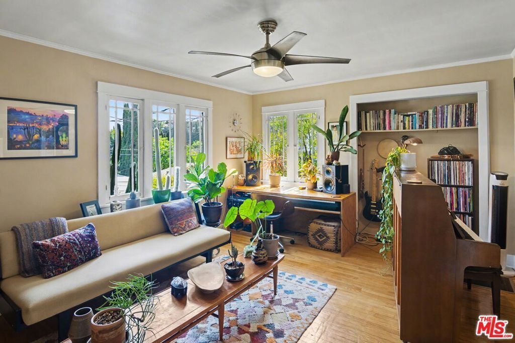 Los Angeles, California, United States 5 - 18012988