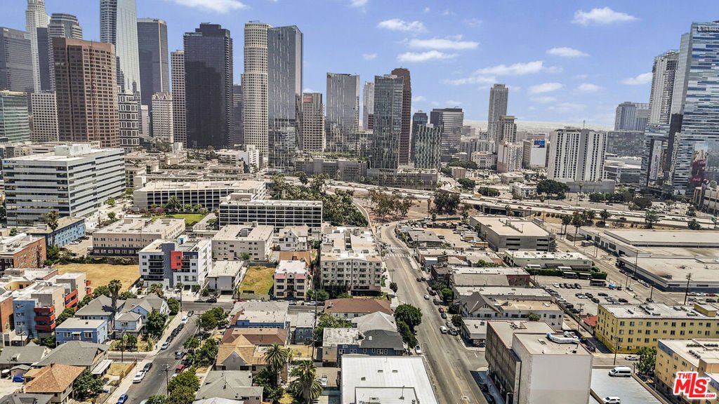 Los Angeles, California, United States 4 - 18012982