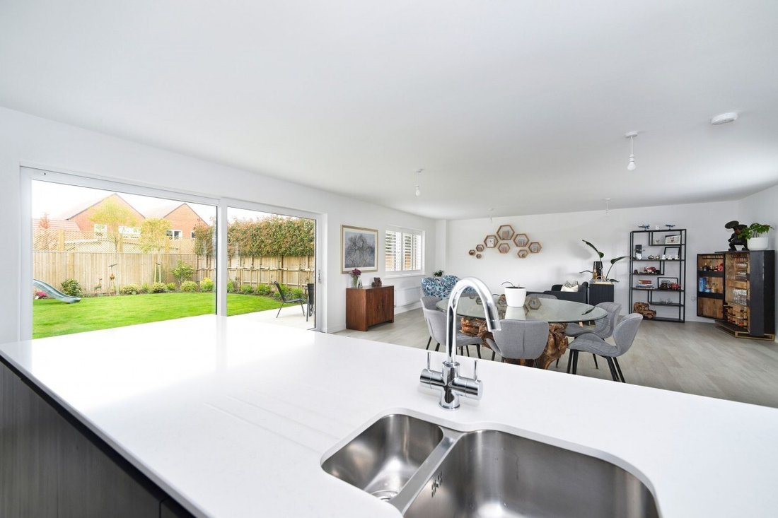 House in Cranleigh, England 2 - 18012710