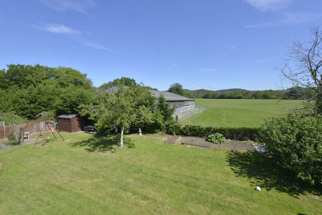 Bungalow in Cranleigh, England 2 - 18012666