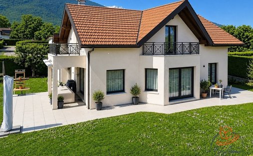 House in Sergy, Auvergne-Rhône-Alpes, France 1