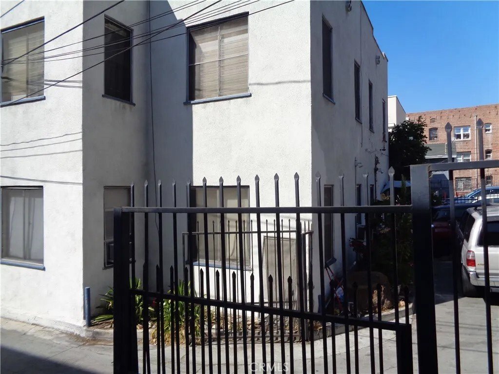 Los Angeles, California, United States 3 - 16525968