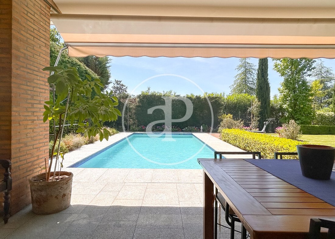 Villa in Pozuelo de Alarcon, Comunidad de Madrid, Spain 2 - 18014204
